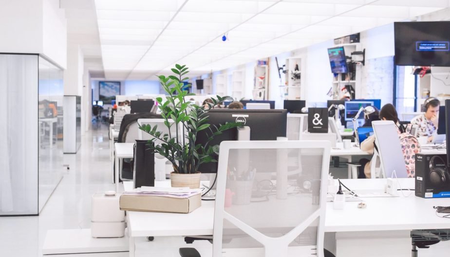 commercial-office-interior-design-service-in-delhi-ncr (11)