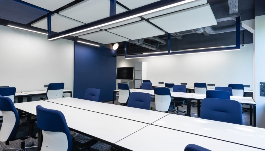 commercial-office-interior-design-service-in-delhi-ncr (12)