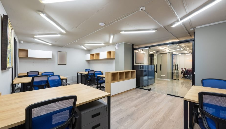 commercial-office-interior-design-service-in-delhi-ncr (16)