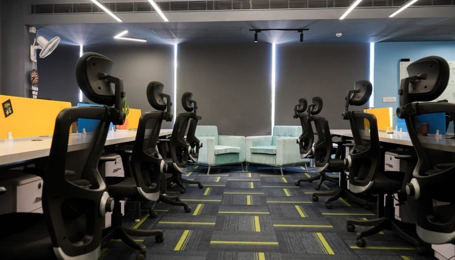 commercial-office-interior-design-service-in-delhi-ncr (18)